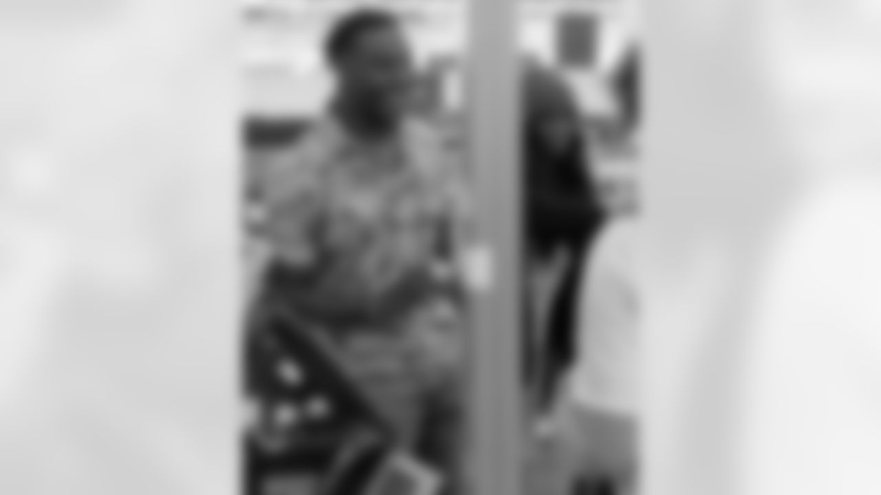 New Orleans Saints safety Justin Reid teamed up with Heroes of New Orleans for their annual holiday blitz shopping spree on Monday, Dec. 15, 2025.