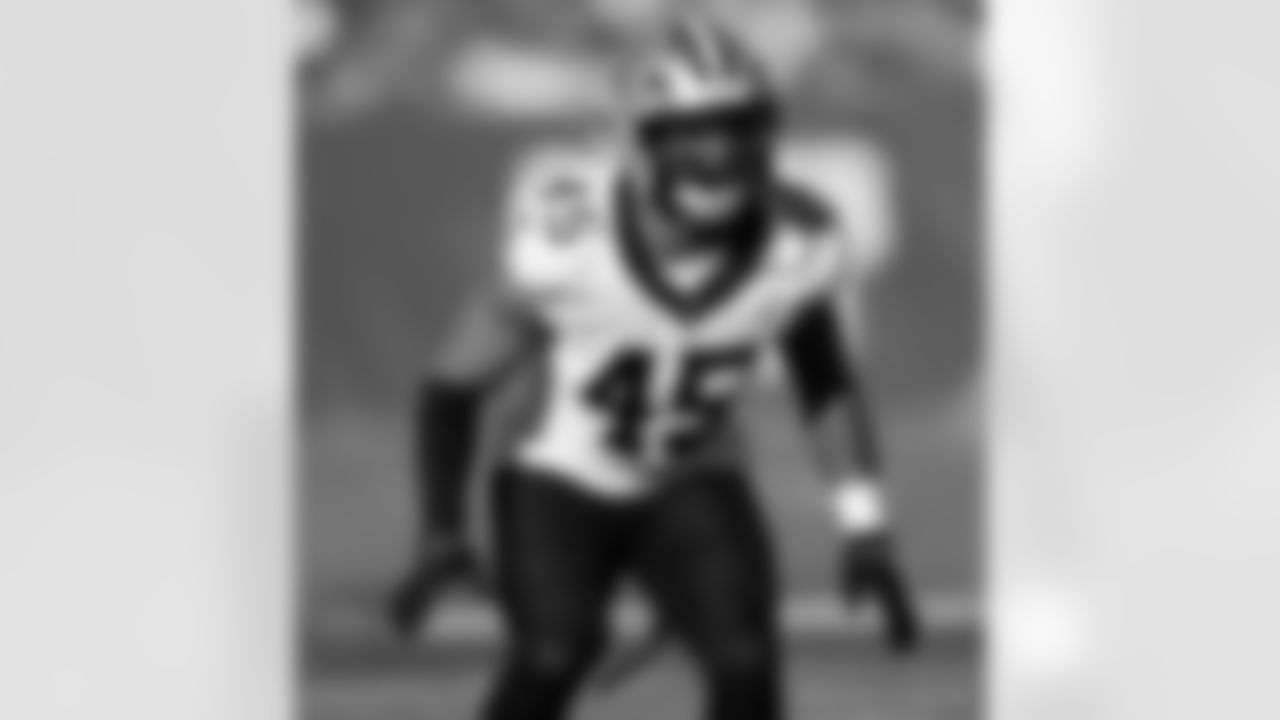 LB Nephi Sewell (45) in action during the New Orleans Saints game against the Tampa Bay Buccaneers for Week 18 of the 2024 NFL Season on Jan. 5, 2025 at Raymond James Stadium.