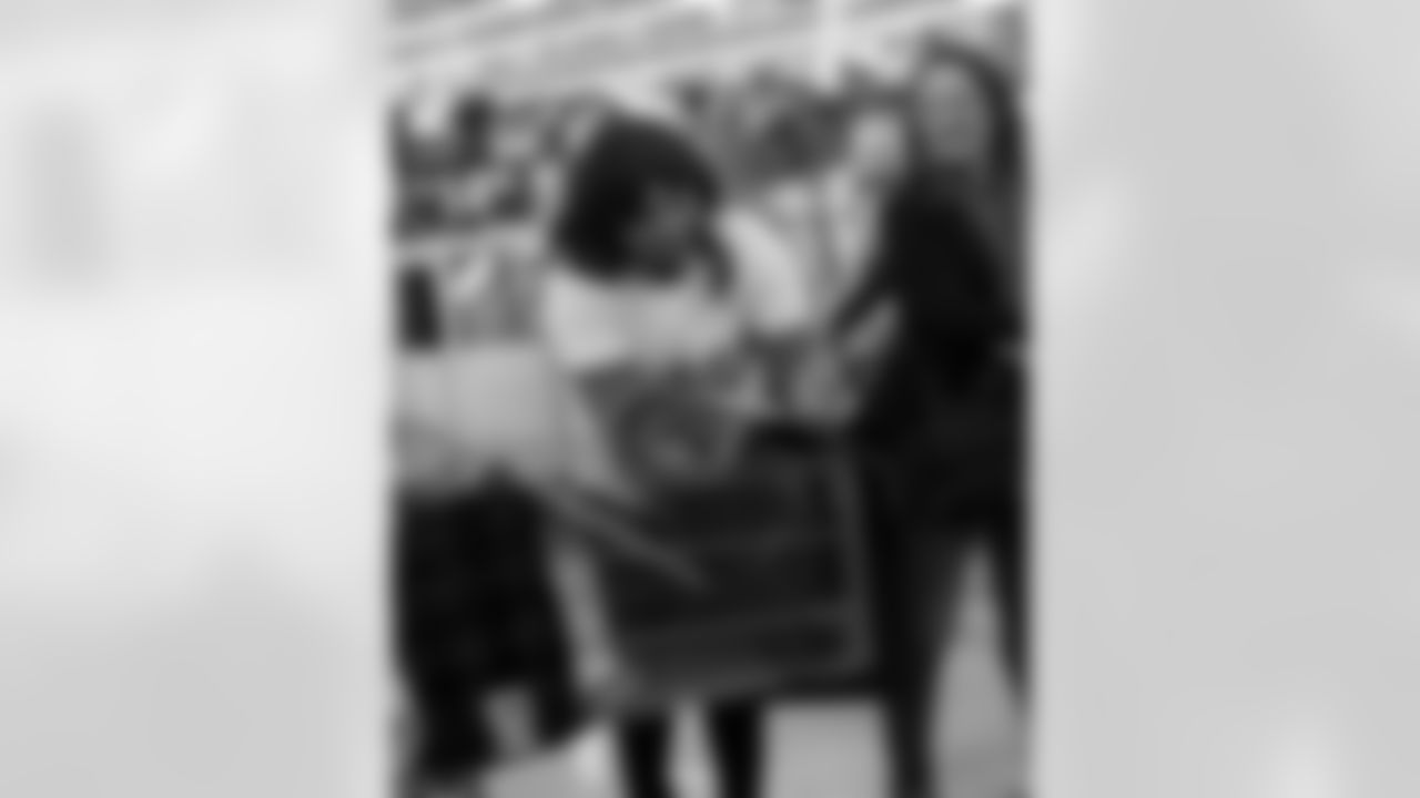 New Orleans Saints safety Justin Reid teamed up with Heroes of New Orleans for their annual holiday blitz shopping spree on Monday, Dec. 15, 2025.