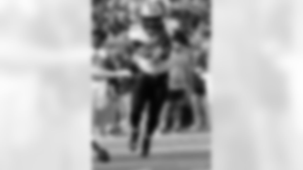 Check out the game action photos from the New Orleans Saints game against the Tennessee Titans for Week 17 of the 2025 NFL season on Dec. 28, 2025 at Nissan Stadium.