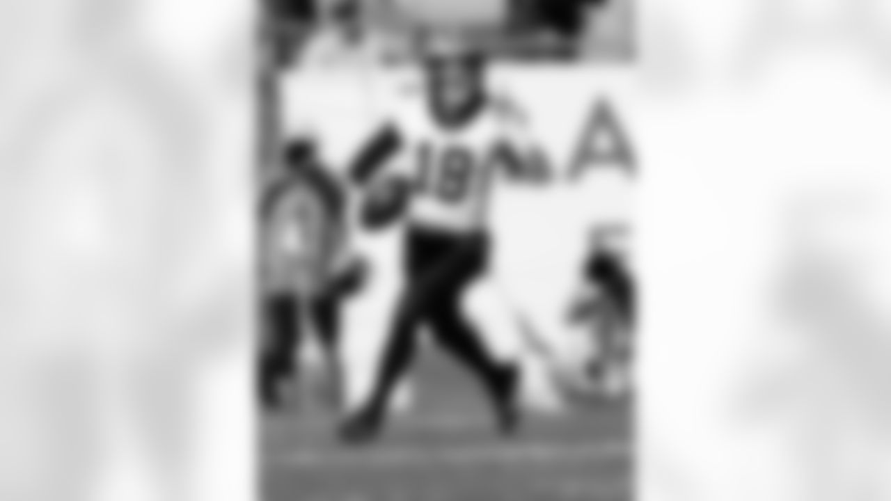QB Spencer Rattler (18) looks to throw the ball during the New Orleans Saints game against the Tampa Bay Buccaneers for Week 18 of the 2024 NFL Season on Jan. 5, 2025 at Raymond James Stadium.