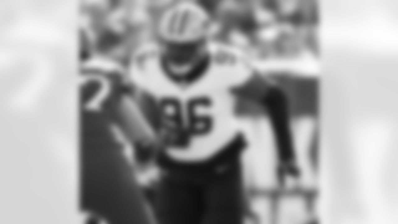 DE Carl Granderson (96) in action during the New Orleans Saints game against the Tampa Bay Buccaneers for Week 18 of the 2024 NFL Season on Jan. 5, 2025 at Raymond James Stadium.