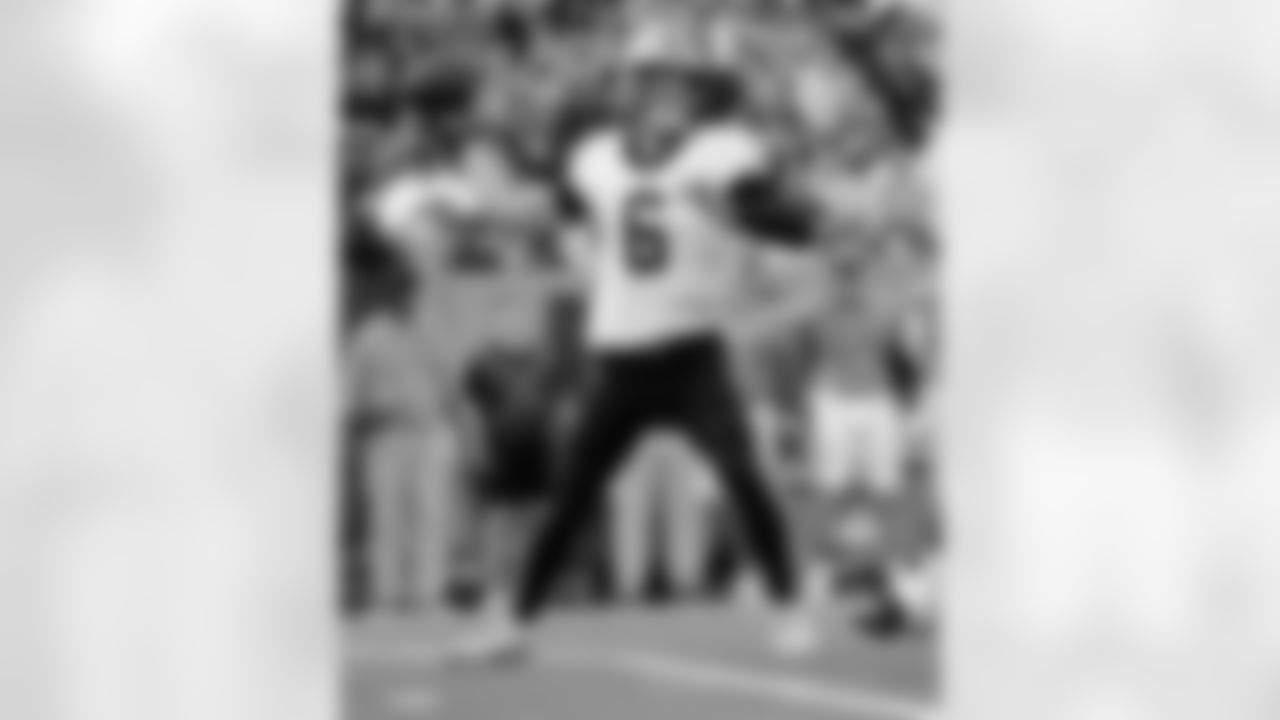 Check out the best photos of the New Orleans offense in their game against the Tennessee Titans for Week 17 of the 2025 NFL season on Dec. 28, 2025 at Nissan Stadium.