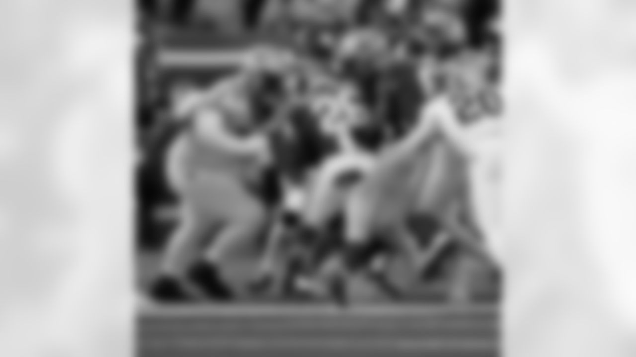 DT John Ridgeway III (95) joins the tackle during the New Orleans Saints game against the New York Giants for Week 14 of the 2024 NFL Season on Dec. 8, 2024 at MetLife Stadium.