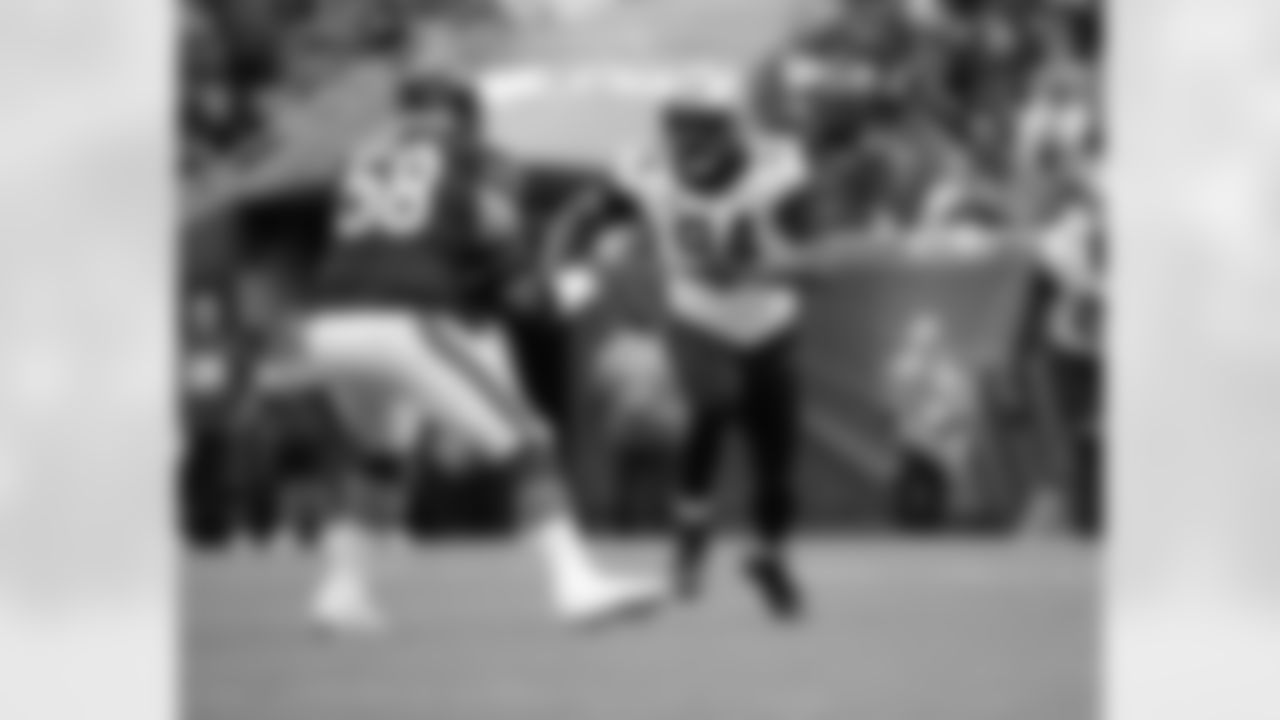 DE Cam Jordan (94) runs during the New Orleans Saints game against the Chicago Bears for Week 7 of the 2025 NFL season on Oct. 19, 2025 at Soldier Field.