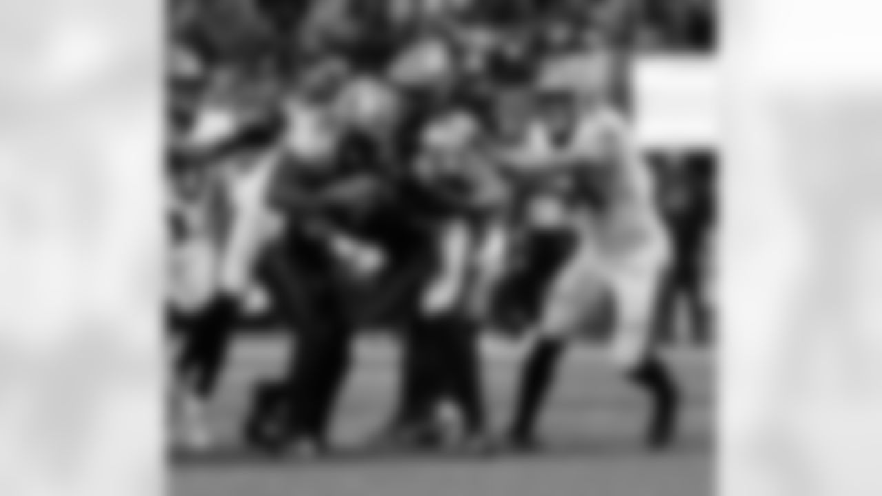 Check out the best photos of the New Orleans offense in their game against the Atlanta Falcons for Week 18 of the 2025 NFL season on Jan. 4, 2026 at Mercedes-Benz Stadium.