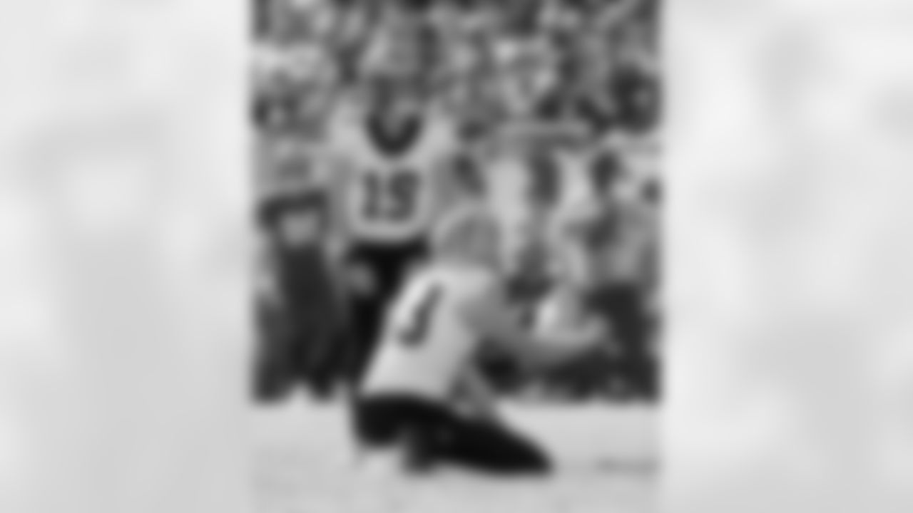 K Blake Grupe (19) kicks a field goal during the New Orleans Saints game against the Tampa Bay Buccaneers for Week 18 of the 2024 NFL Season on Jan. 5, 2025 at Raymond James Stadium.