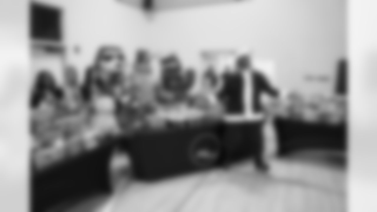 New Orleans Saints safety Justin Reid and his foundation JReid InDeed hosted his "Just-In-Time for the Holidays" community event at the Giving Hope Community Center. Reid spent the evening giving back to local families, spreading holiday cheer and supporting the community through gifts and engagement ahead of the holiday season.