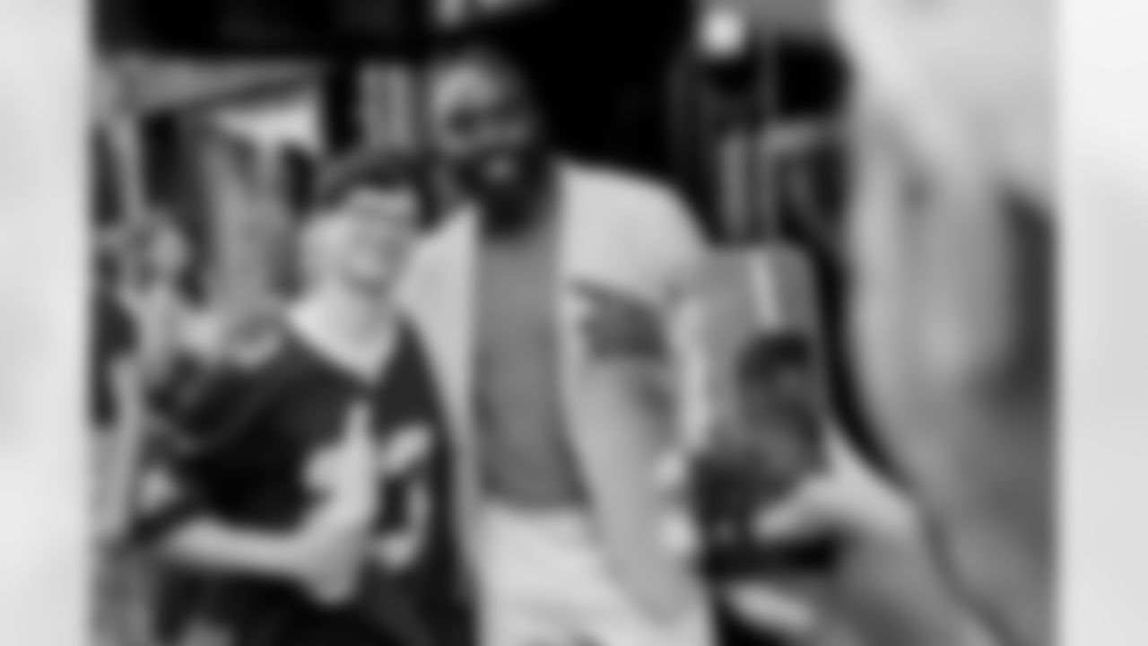 New Orleans Saints linebacker Demario Davis joined local Parisian fans, including our 2025 International Fan of the Year, as well as Paris Musketeers representatives, and FFFA coaches for happy hour at New Orléans Saints Café in in Paris, France on Thursday, July 10, 2025.