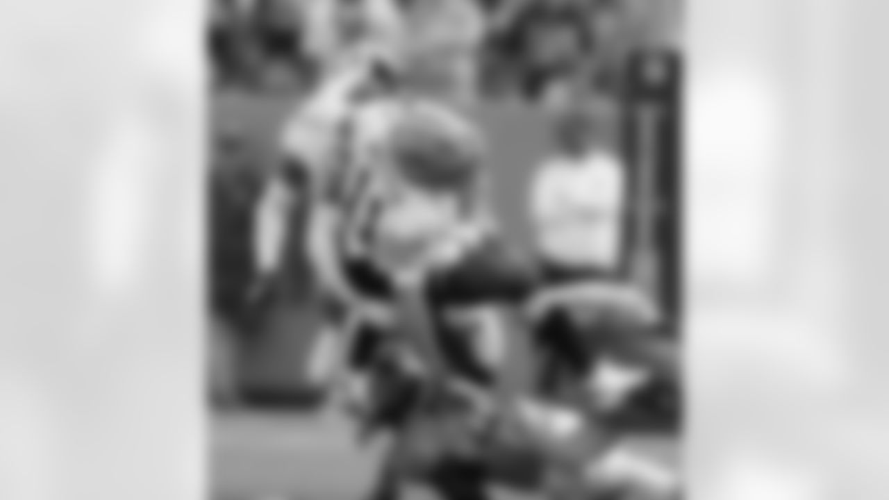 Check out the game action photos from the New Orleans Saints game against the Tennessee Titans for Week 17 of the 2025 NFL season on Dec. 28, 2025 at Nissan Stadium.