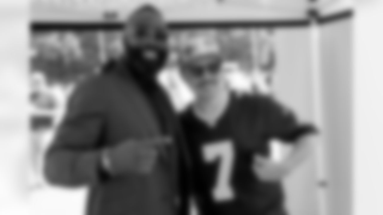 New Orleans Saints owner Gayle Benson and linebacker Demario Davis joined fans at the Paris Musketeers game in Paris on Sunday, July 13, 2025.