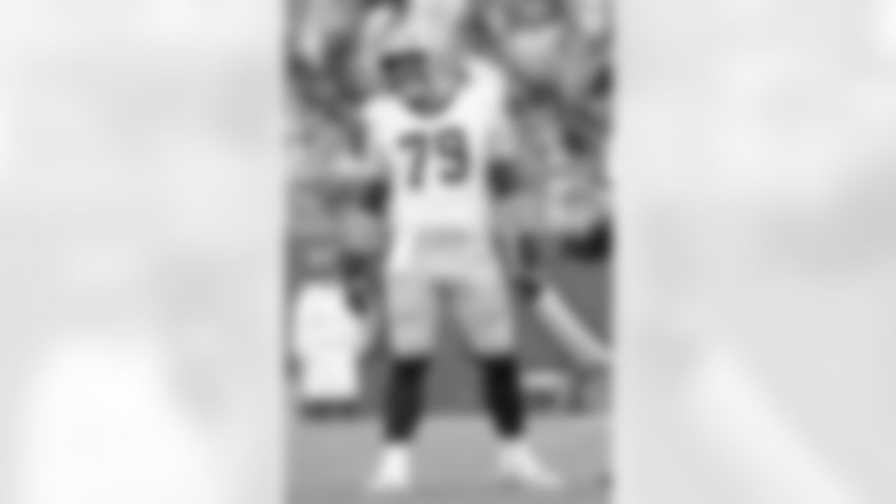 OL Luke Fortner (79) lines up during the New Orleans Saints game against the Tampa Bay Buccaneers for Week 14 of the 2025 NFL season on Dec. 7, 2025 at Raymond James Stadium.