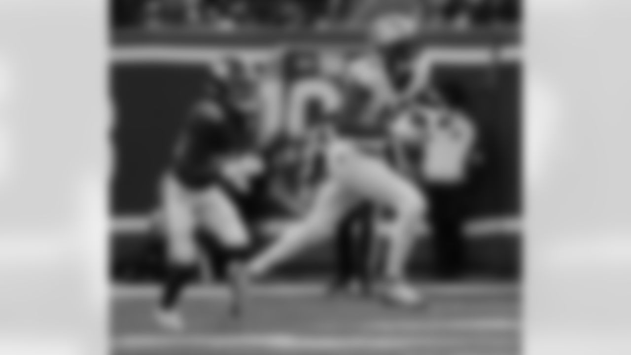WR Marquez Valdes-Scantling (10) runs with the ball during the New Orleans Saints game against the New York Giants for Week 14 of the 2024 NFL Season on Dec. 8, 2024 at MetLife Stadium.