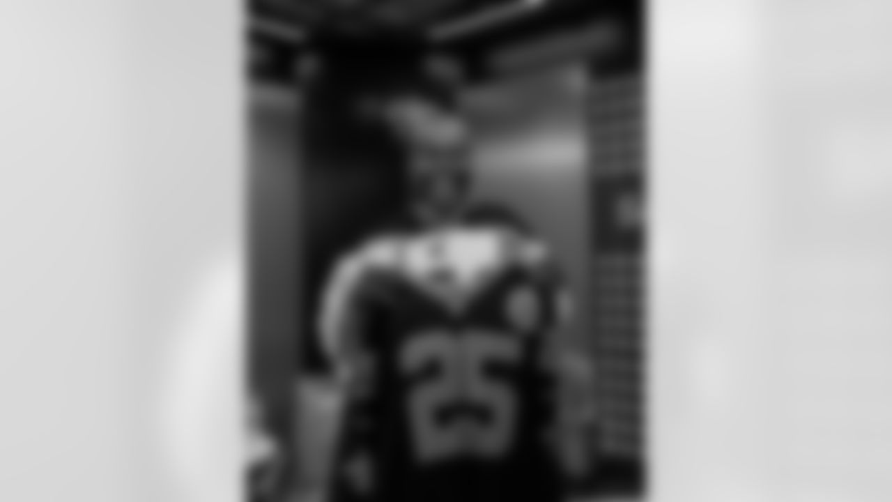 New Orleans Saints defensive end Cam Jordan surprised Angela "Mrs. Big O" Austin, our 2025 Saints Fan of the Year at the Ochsner Sports Performance Center. Angela will represent Saints fans at Super Bowl LX in San Francisco.