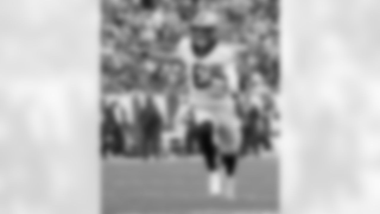 QB Tyler Shough (6) runs with the ball during the New Orleans Saints game against the Tampa Bay Buccaneers for Week 14 of the 2025 NFL season on Dec. 7, 2025 at Raymond James Stadium.