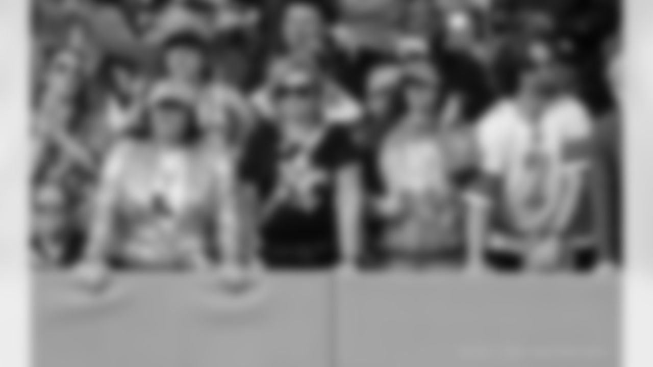 Check out the fan photos from the New Orleans Saints game against the Tennessee Titans for Week 17 of the 2025 NFL season on Dec. 28, 2025 at Nissan Stadium.