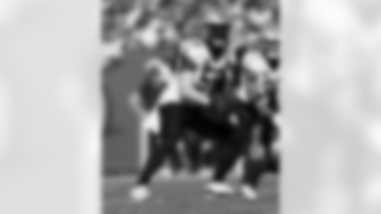 LB Demario Davis (56) in action during the New Orleans Saints game against the Tampa Bay Buccaneers for Week 18 of the 2024 NFL Season on Jan. 5, 2025 at Raymond James Stadium.