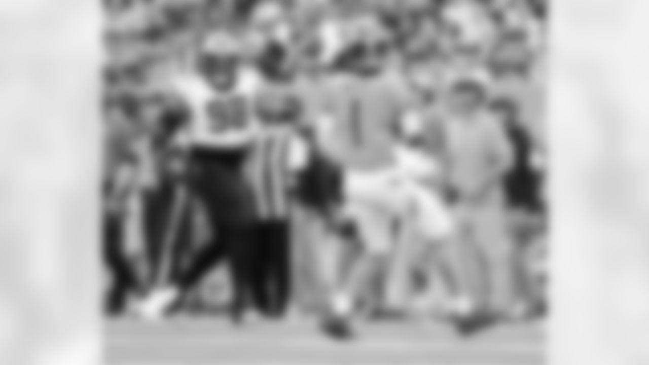 Check out the game action photos from the New Orleans Saints game against the Tennessee Titans for Week 17 of the 2025 NFL season on Dec. 28, 2025 at Nissan Stadium.