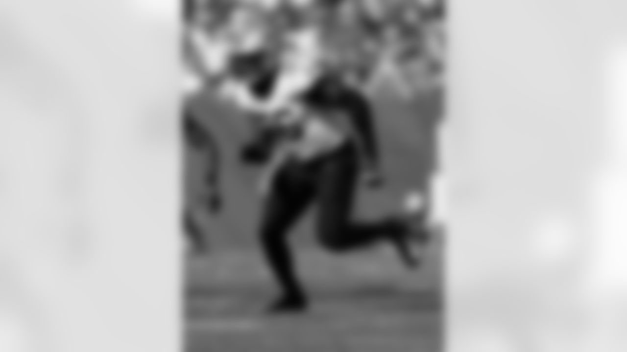 DE Carl Granderson (96) in action during the New Orleans Saints game against the Tampa Bay Buccaneers for Week 18 of the 2024 NFL Season on Jan. 5, 2025 at Raymond James Stadium.