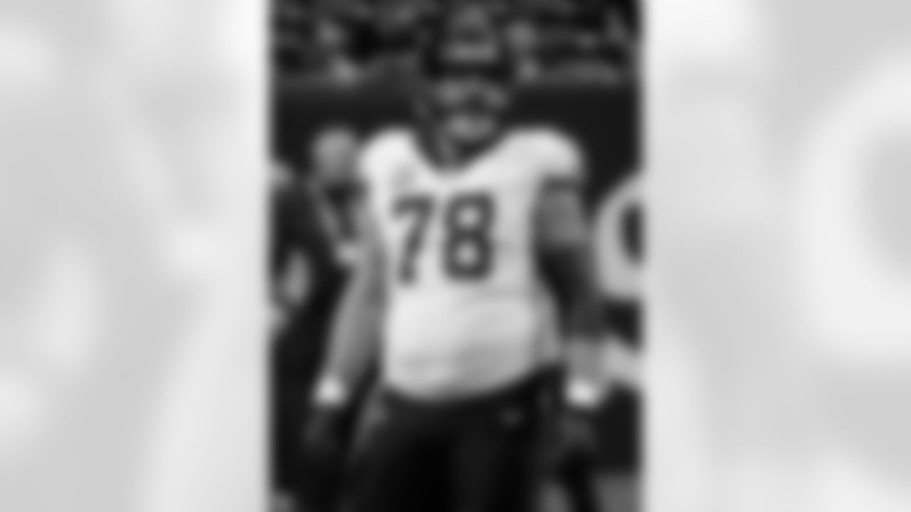 C/G Erik McCoy (78) looks on during the New Orleans Saints game against the Arizona Cardinals for Week 1 of the 2025 NFL Season on Sept. 7, 2025 at Caesars Superdome.