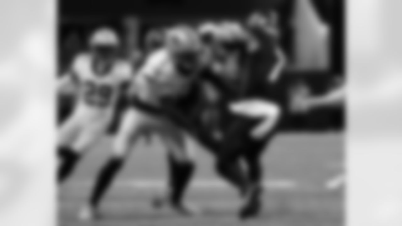 Check out the best photos of the New Orleans offense in their game against the Atlanta Falcons for Week 18 of the 2025 NFL season on Jan. 4, 2026 at Mercedes-Benz Stadium.