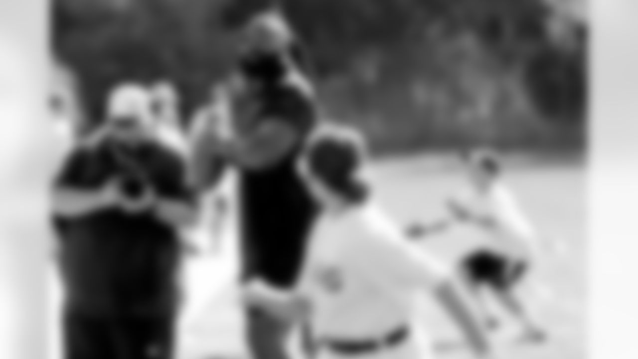 New Orleans Saints linebacker Demario Davis joined young athletes for a Play Football Experience and Flag Football clinic in Paris, France on Saturday, July 12, 2025.