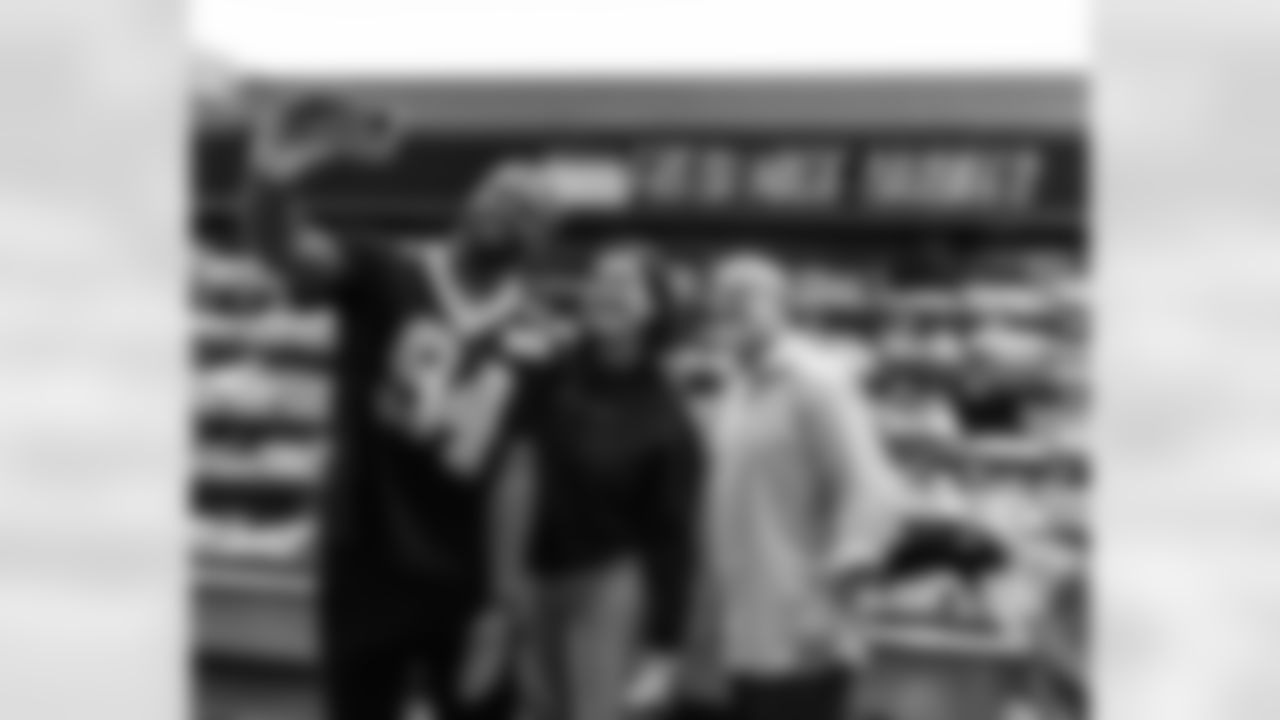 New Orleans Saints defensive end Cameron Jordan teamed up with Southern Quality Ford to provide random acts of kindness throughout the city on December 22, 2025. Jordan shared Rouses Markets gift cards with holiday shoppers, filled tanks for local fans at Chevron gas stations, and treated customers to oil changes at Southern Quality Ford.