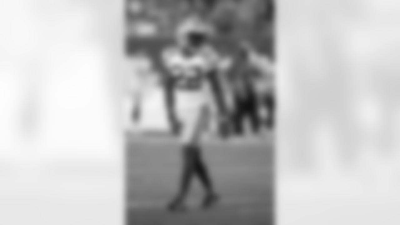 New Orleans Saints announced that they have re-signed defensive back Shemar Jean-Charles on Monday, April 15, 2024. Check out Shemar in action with the New Orleans Saints, San Francisco 49ers, and Green Bay Packers during his NFL career.