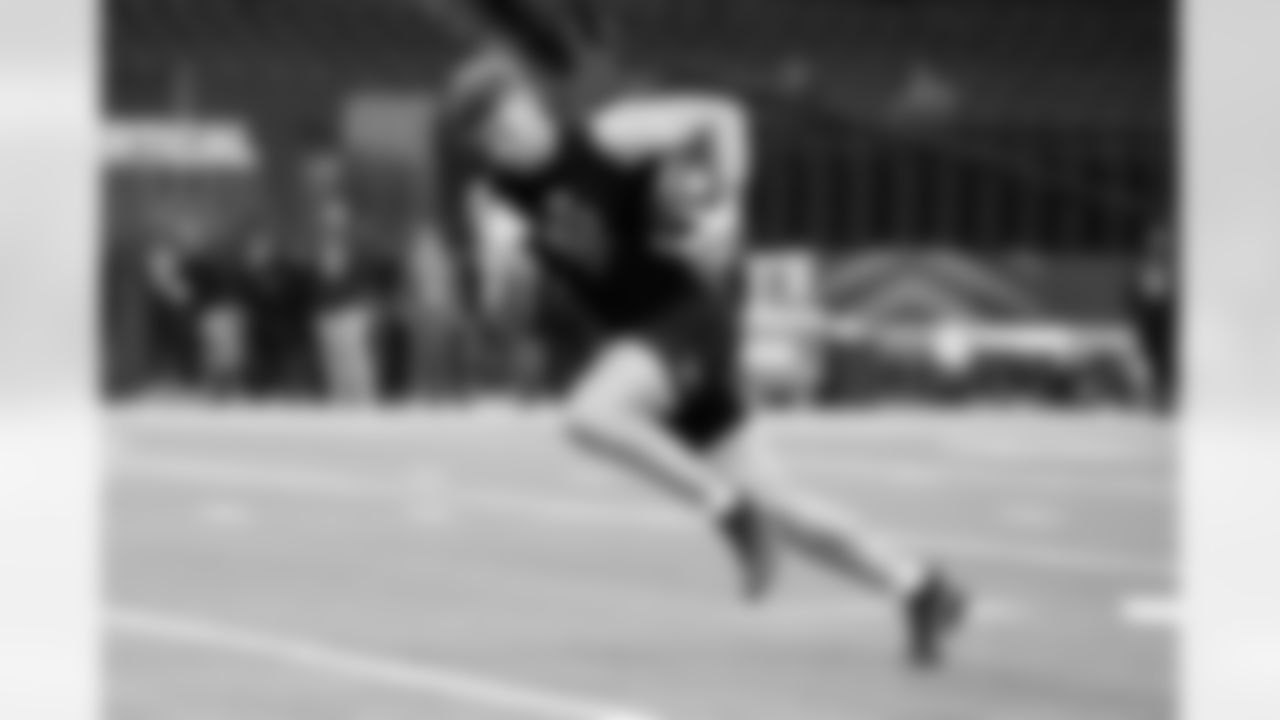 Oregon defensive back Dillon Thieneman (52) participates in a drill during the 2026 NFL Scouting Combine on Friday, February 27, 2026 in Indianapolis, Indiana.