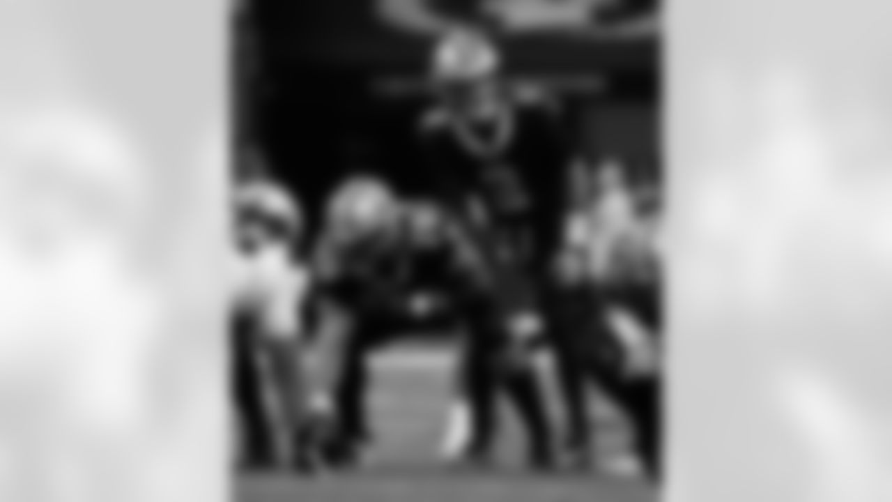 C/G Erik McCoy (78) gets ready to snap the ball during the New Orleans Saints game against the New England Patriots for Week 6 of the 2025 NFL season on October 12, 2025 at Caesars Superdome.