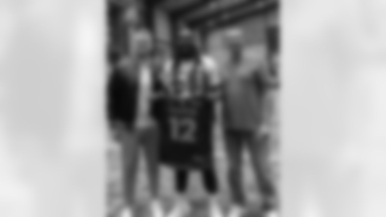 New Orleans Saints head coach Kellen Moore and Saints players welcomed the Paris Musketeers to the Ochsner Sports Performance Center on Saturday, November 22, 2025.