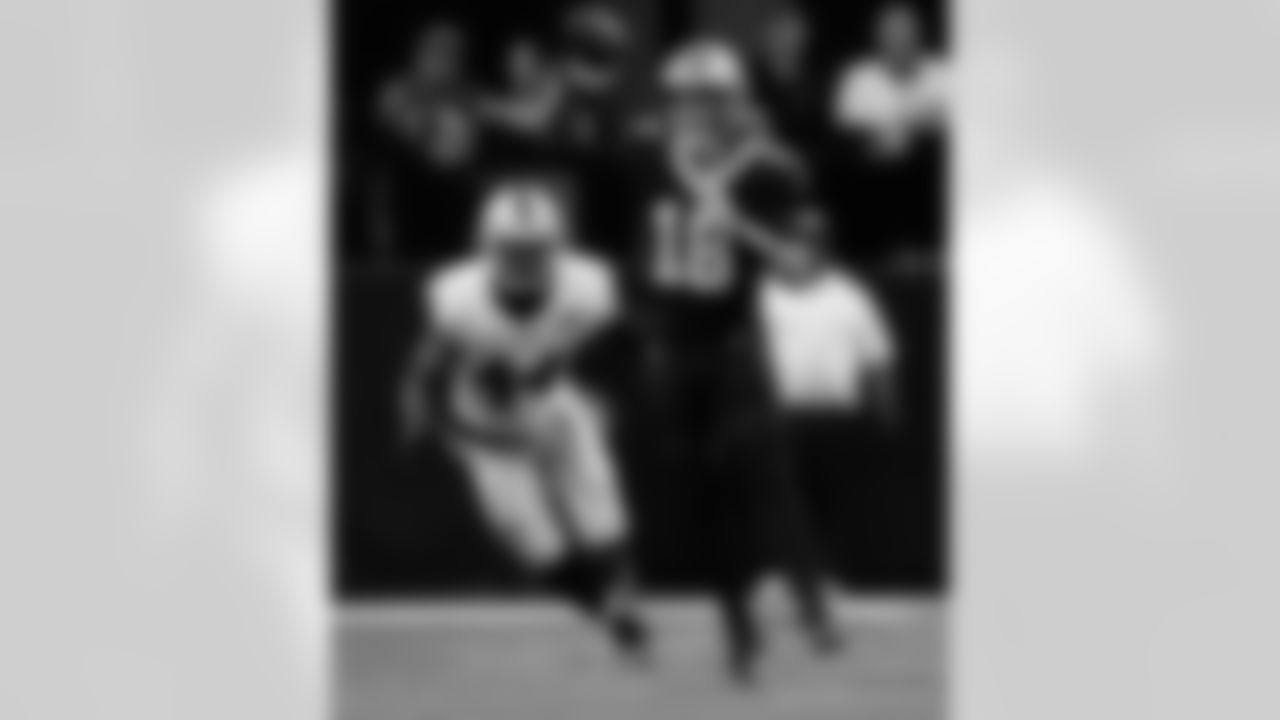 RB Spencer Rattler (18) throws the ball during the New Orleans Saints game against the Las Vegas Raiders for Week 17 of the 2024 NFL Season on Dec. 29, 2024 at Caesars Superdome.
