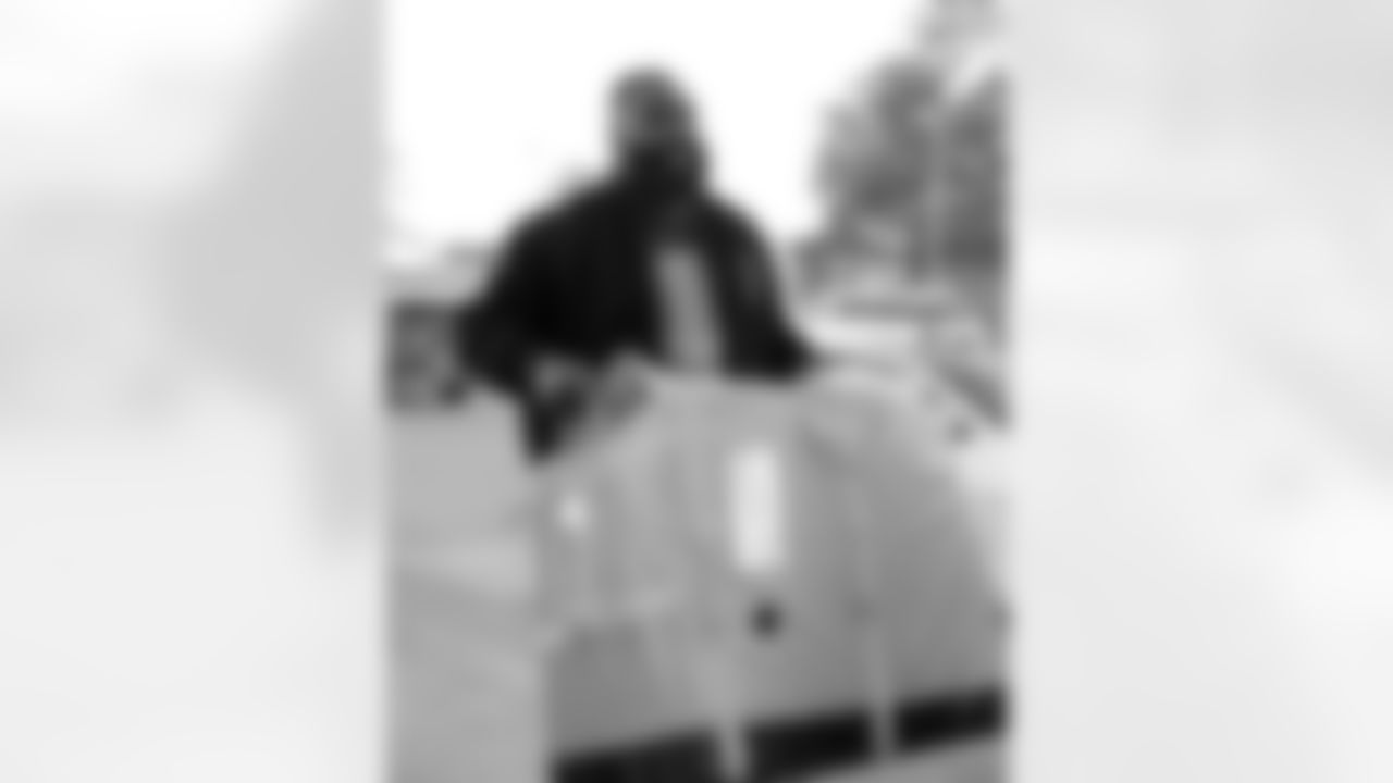 New Orleans Saints linebacker Demario Davis and his wife Tamela, through their Devoted Dreamers Foundation, teamed up with the Beignet Fest Foundation to gift holiday presents to 50 kids from Camp Benny on Wednesday, Dec. 10, 2025.