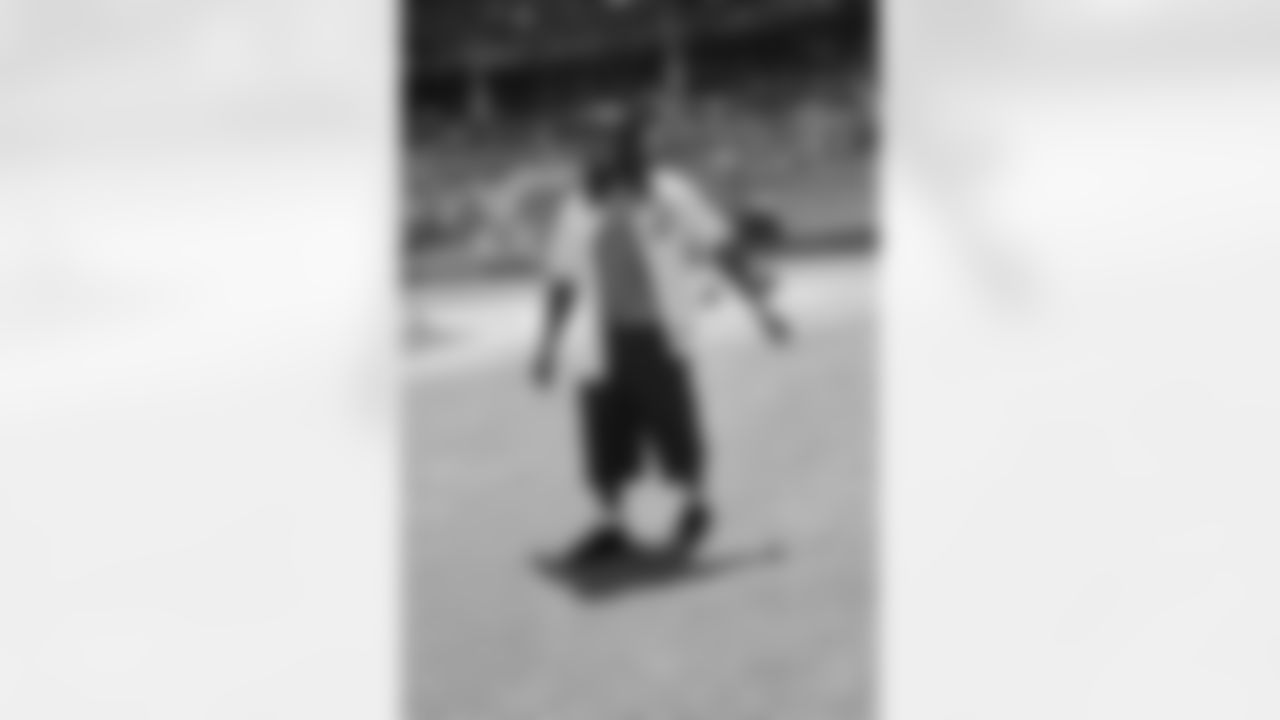Saints running back Alvin Kamara threw out the first pitch at the Chicago Cubs game against the St. Louis Cardinals at Wrigley Field on Saturday, July 5, 2025.