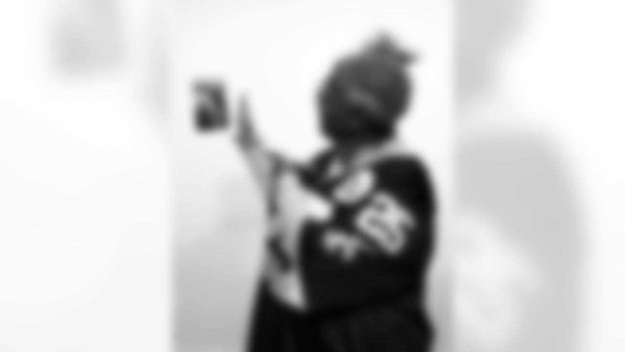 New Orleans Saints defensive end Cam Jordan surprised Angela "Mrs. Big O" Austin, our 2025 Saints Fan of the Year at the Ochsner Sports Performance Center. Angela will represent Saints fans at Super Bowl LX in San Francisco.