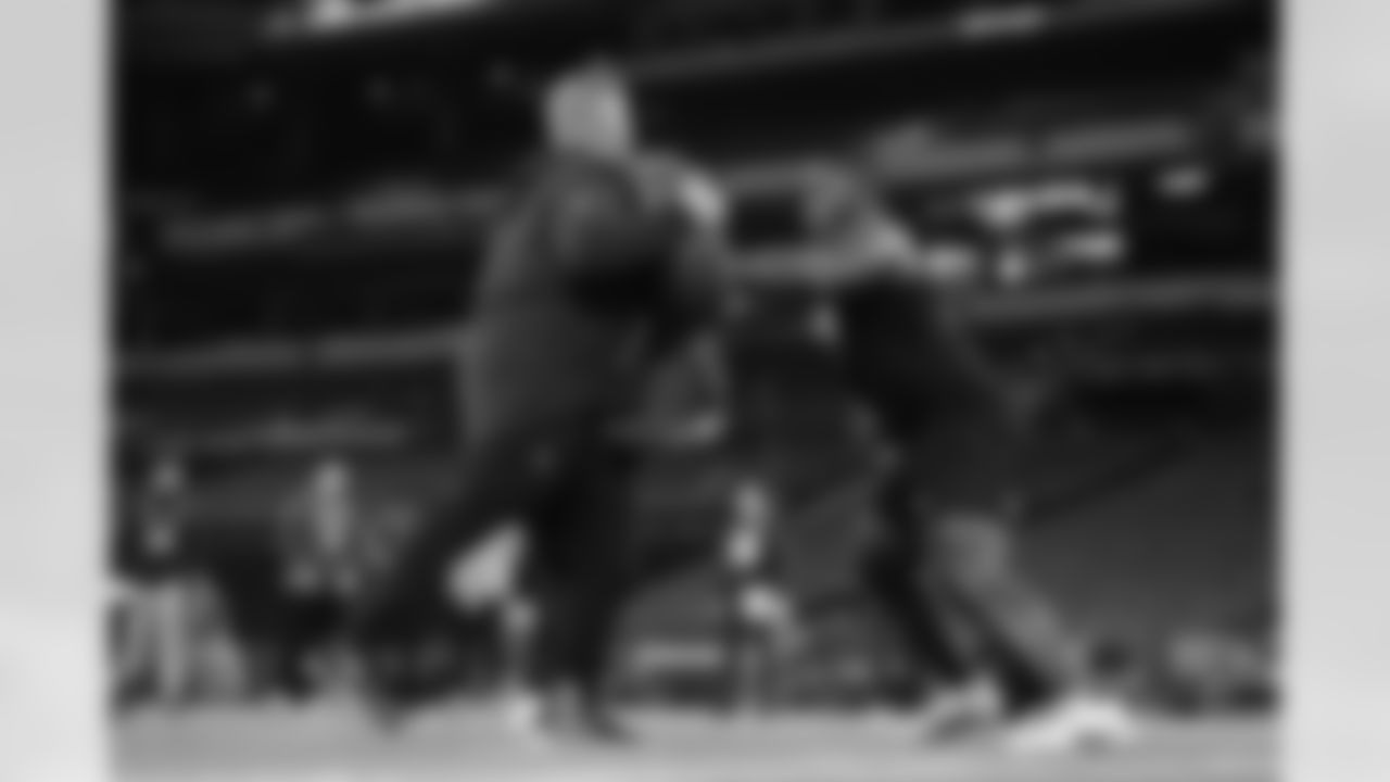 Oregon offensive lineman Emmanuel Pregnon (40) participates in a drill during the 2026 NFL Scouting Combine on Sunday, March 1, 2026 in Indianapolis, Indiana.