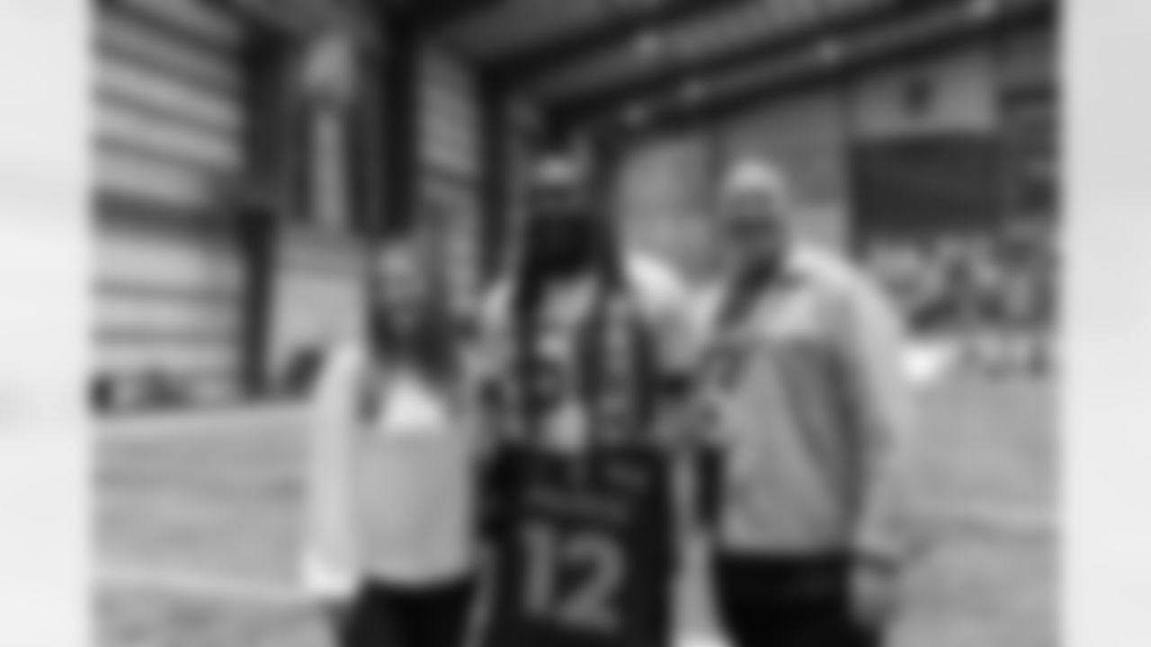 New Orleans Saints head coach Kellen Moore and Saints players welcomed the Paris Musketeers to the Ochsner Sports Performance Center on Saturday, November 22, 2025.