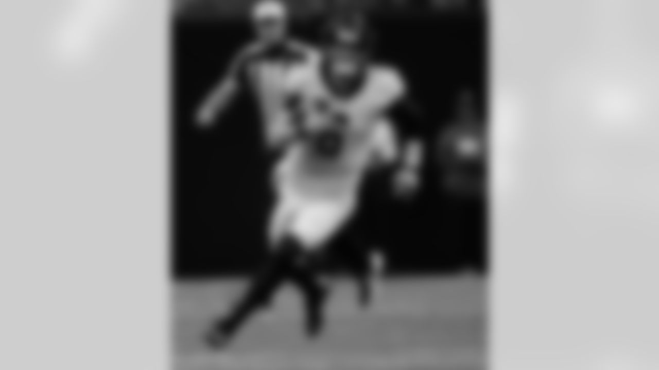 QB Tyler Shough (6) runs with the ball during the New Orleans Saints game against the New York Jets for Week 16 of the 2025 NFL season on Dec. 21, 2025 at the Caesars Superdome.