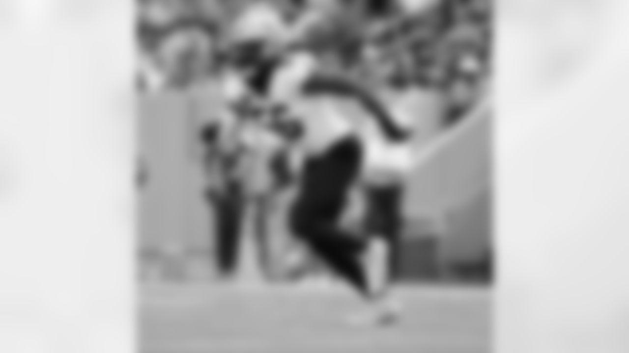 Check out the game action photos from the New Orleans Saints game against the Tennessee Titans for Week 17 of the 2025 NFL season on Dec. 28, 2025 at Nissan Stadium.