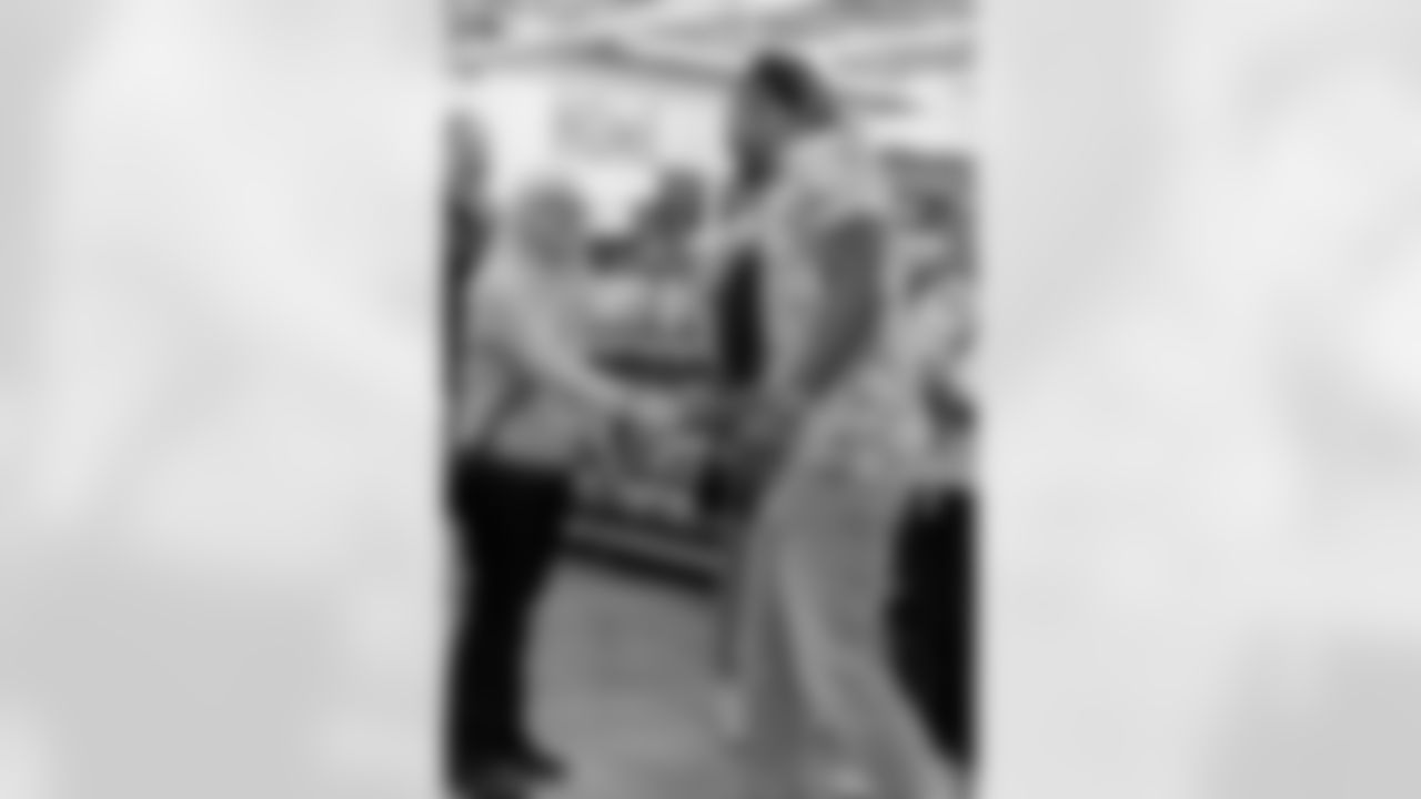 New Orleans Saints safety Justin Reid teamed up with Heroes of New Orleans for their annual holiday blitz shopping spree on Monday, Dec. 15, 2025.