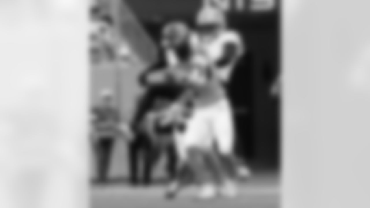 Check out the game action photos from the New Orleans Saints game against the Tennessee Titans for Week 17 of the 2025 NFL season on Dec. 28, 2025 at Nissan Stadium.