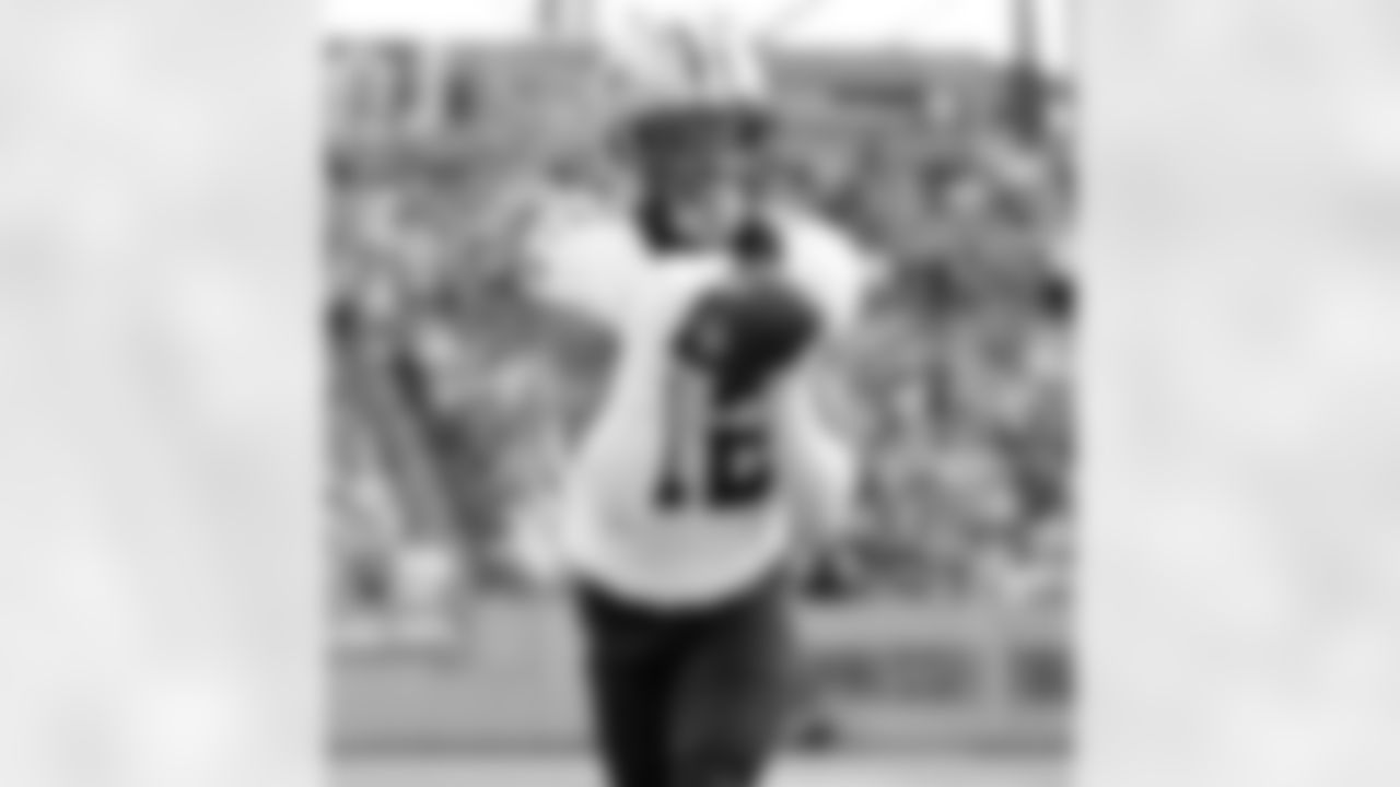 Check out the game action photos from the New Orleans Saints game against the Tennessee Titans for Week 17 of the 2025 NFL season on Dec. 28, 2025 at Nissan Stadium.