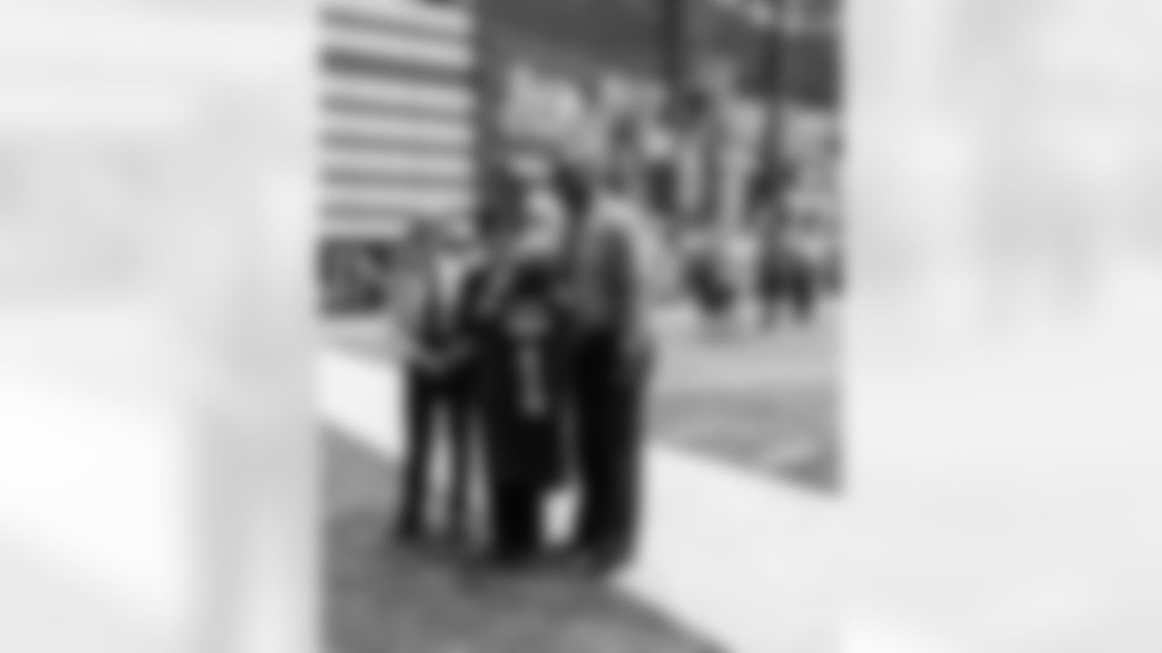 New Orleans Saints owner Gayle Benson honored four NOPD heroes during Saturday's walkthrough practice on January 3, 2026. Mrs. Benson, head coach Kellen Moore, and Saints players honored their response, service, and sacrifice during the Jan. 1 attacks on Bourbon Street.