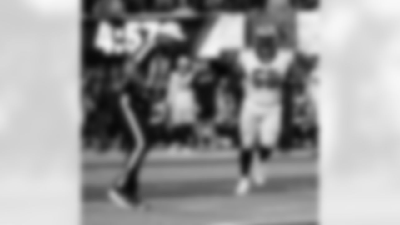 Check out the game action photos from the New Orleans Saints game against the Atlanta Falcons for Week 18 of the 2025 NFL season on Jan. 4, 2026 at Mercedes-Benz Stadium.