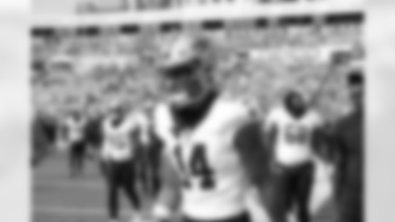 WR Devaughn Vele (14) gets ready ahead of the New Orleans Saints game against the Buffalo Bills for Week 4 of the 2025 NFL Season on Sept. 28, 2025 at Highmark Stadium.