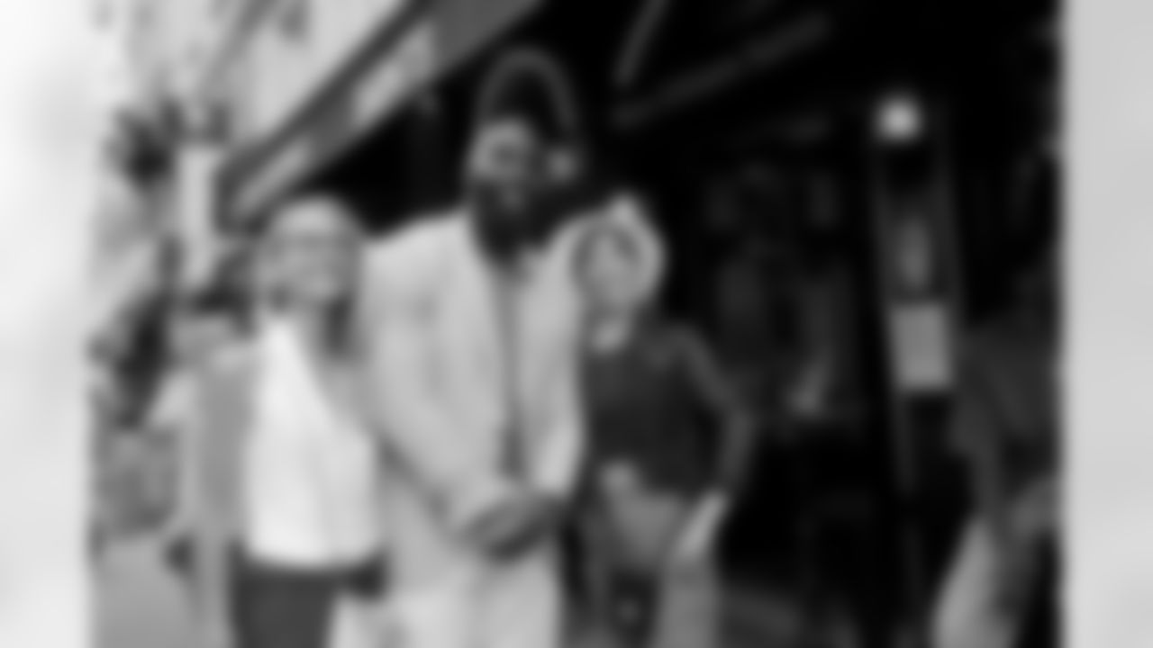 New Orleans Saints linebacker Demario Davis joined local Parisian fans, including our 2025 International Fan of the Year, as well as Paris Musketeers representatives, and FFFA coaches for happy hour at New Orléans Saints Café in in Paris, France on Thursday, July 10, 2025.
