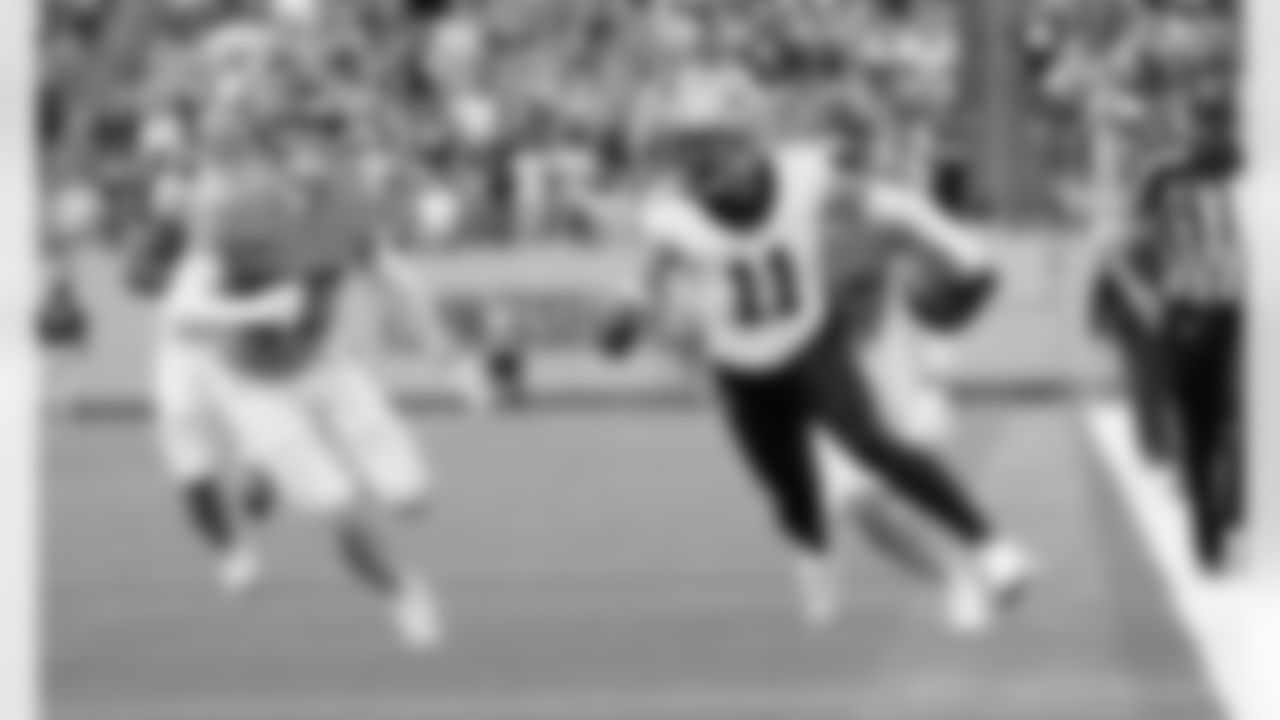 Check out the game action photos from the New Orleans Saints game against the Tennessee Titans for Week 17 of the 2025 NFL season on Dec. 28, 2025 at Nissan Stadium.