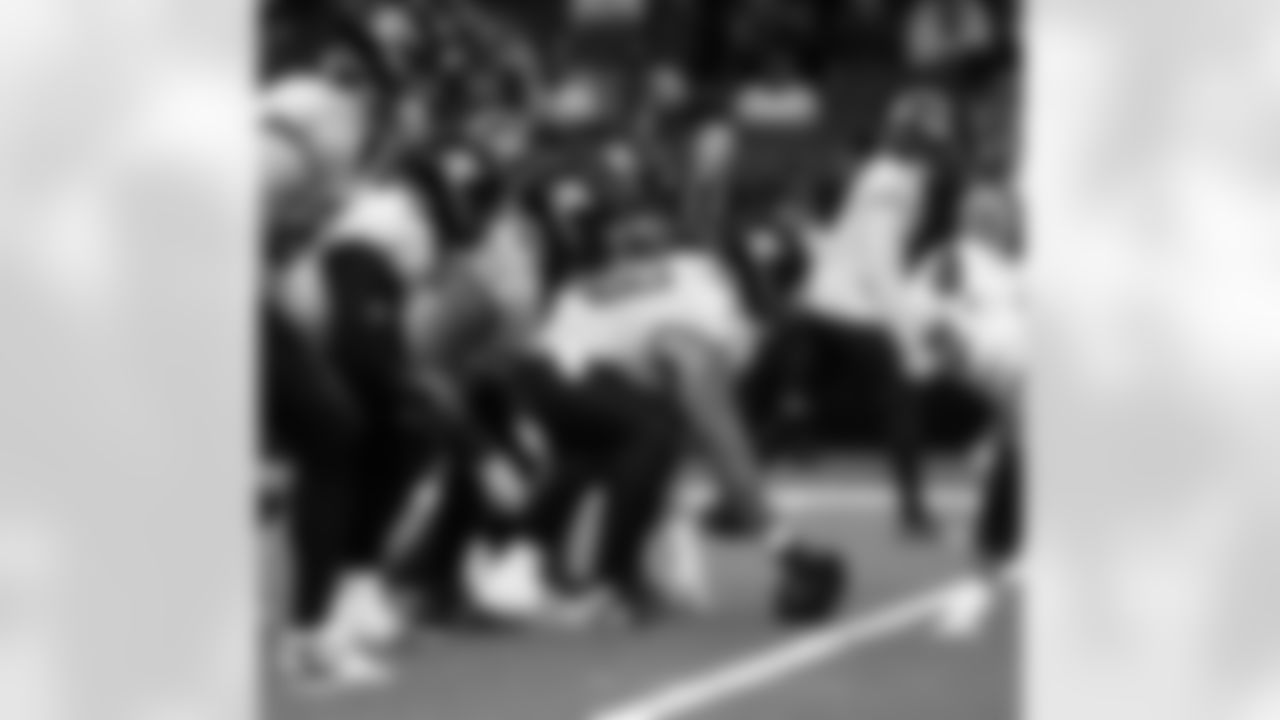 C/G Erik McCoy (78) lines up for the snap during the New Orleans Saints game against the Arizona Cardinals for Week 1 of the 2025 NFL Season on Sept. 7, 2025 at Caesars Superdome.