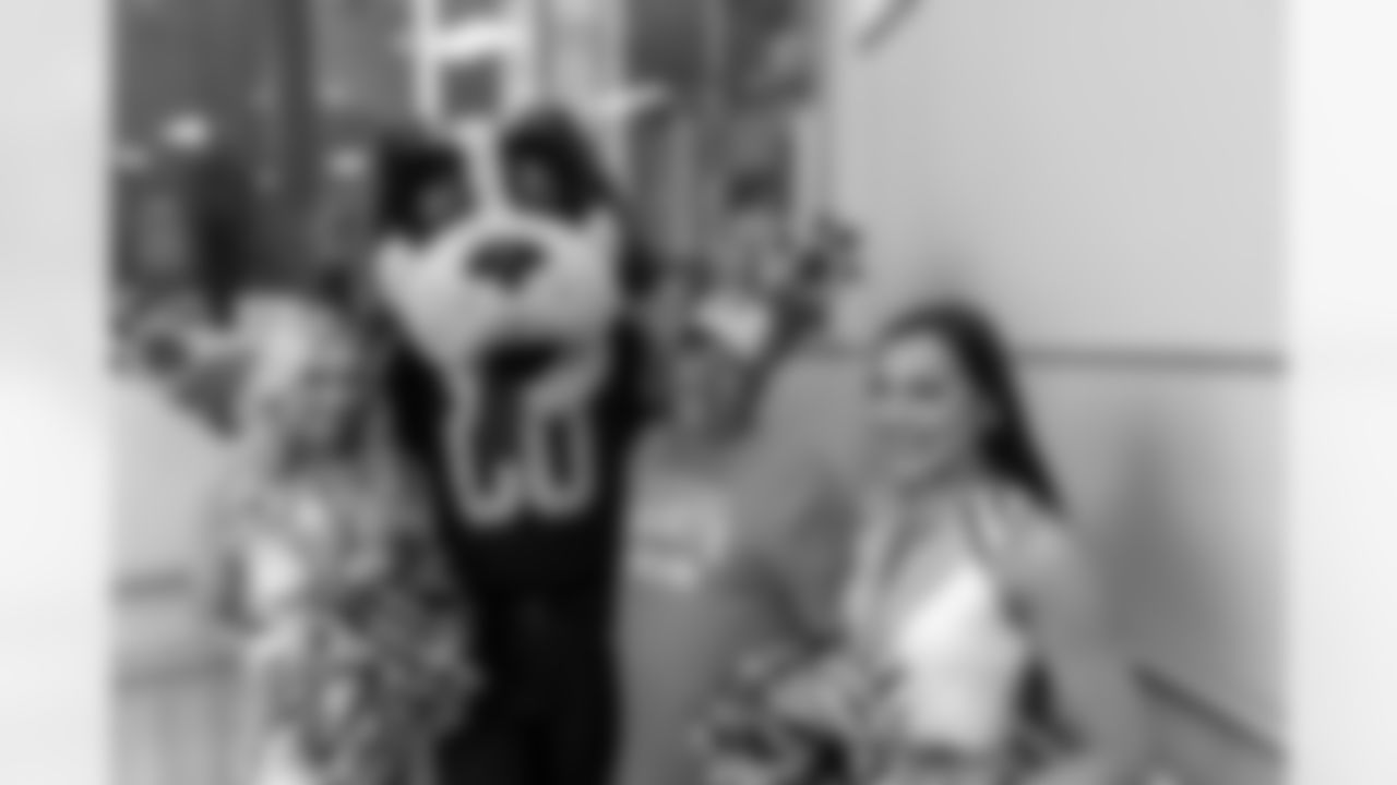 The New Orleans Saints and Ochsner hosted a blood drive at Ochsner Health Center - Covington on Thursday, October 23, 2025, with members of the Saints Cheer Krewe and Sir Saint making an appearance.