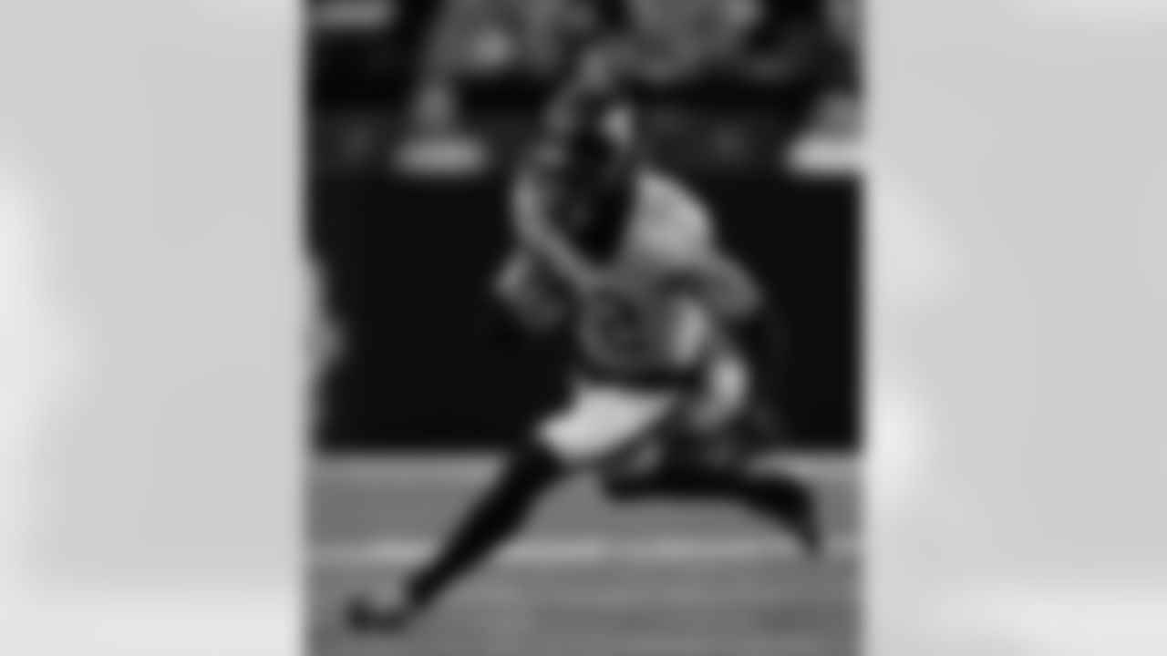 Check out the game action photos from the New Orleans Saints game against the New York Jets for Week 16 of the 2025 NFL season on Dec. 21, 2025 at the Caesars Superdome.